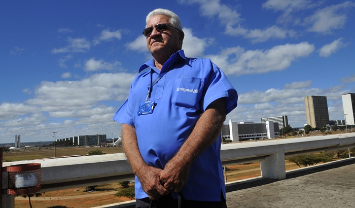 14/07/2017. Crédito: Minervino Junior/CB/D.A. Press. Brasil. Brasília - DF. Economia. Seis em cada dez brasileiros não estão se preparando para a aposentadoria. Valdir Fernandes da Silva, na plataforma da Rodoviária do Plano Piloto.